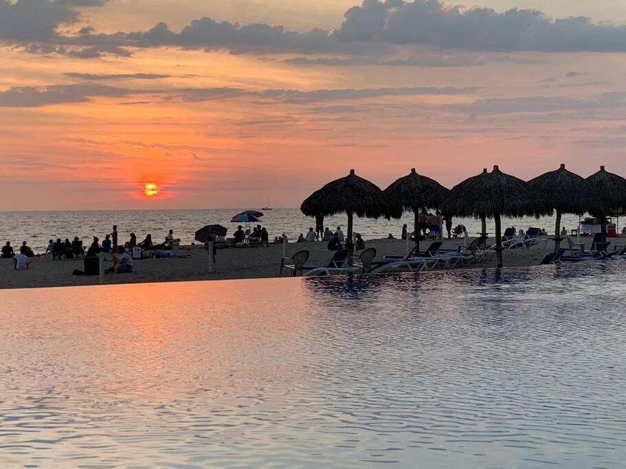 Ocean Front Grand Venetian Corner Condo Puerto Vallarta Exterior photo